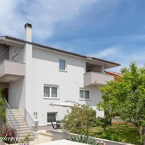 https://apartman-maria-pula.in-istria.net