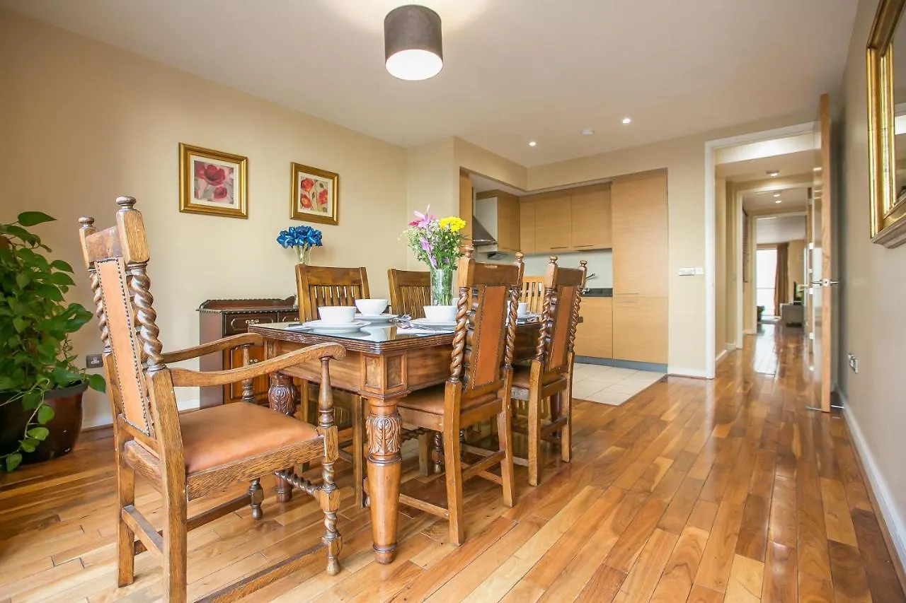 Grand Canal Square Apartments Dublin 0*,