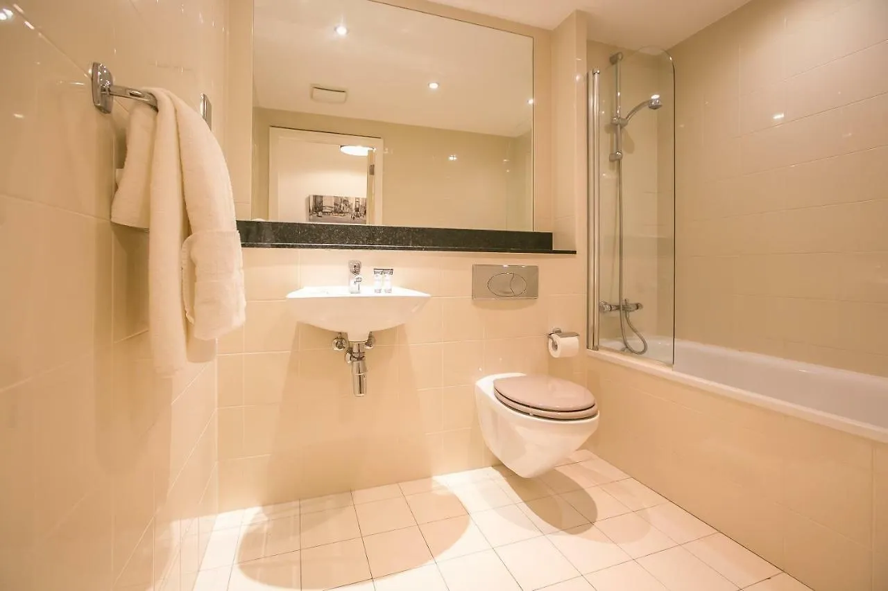 Grand Canal Square Apartments Dublin 0*,
