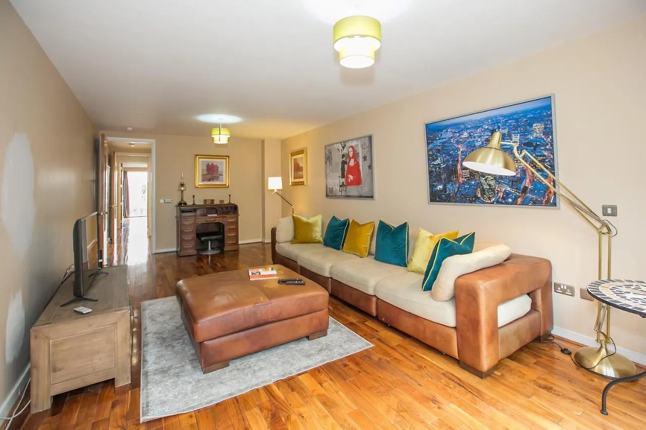 Grand Canal Square Apartments Dublin 0*,