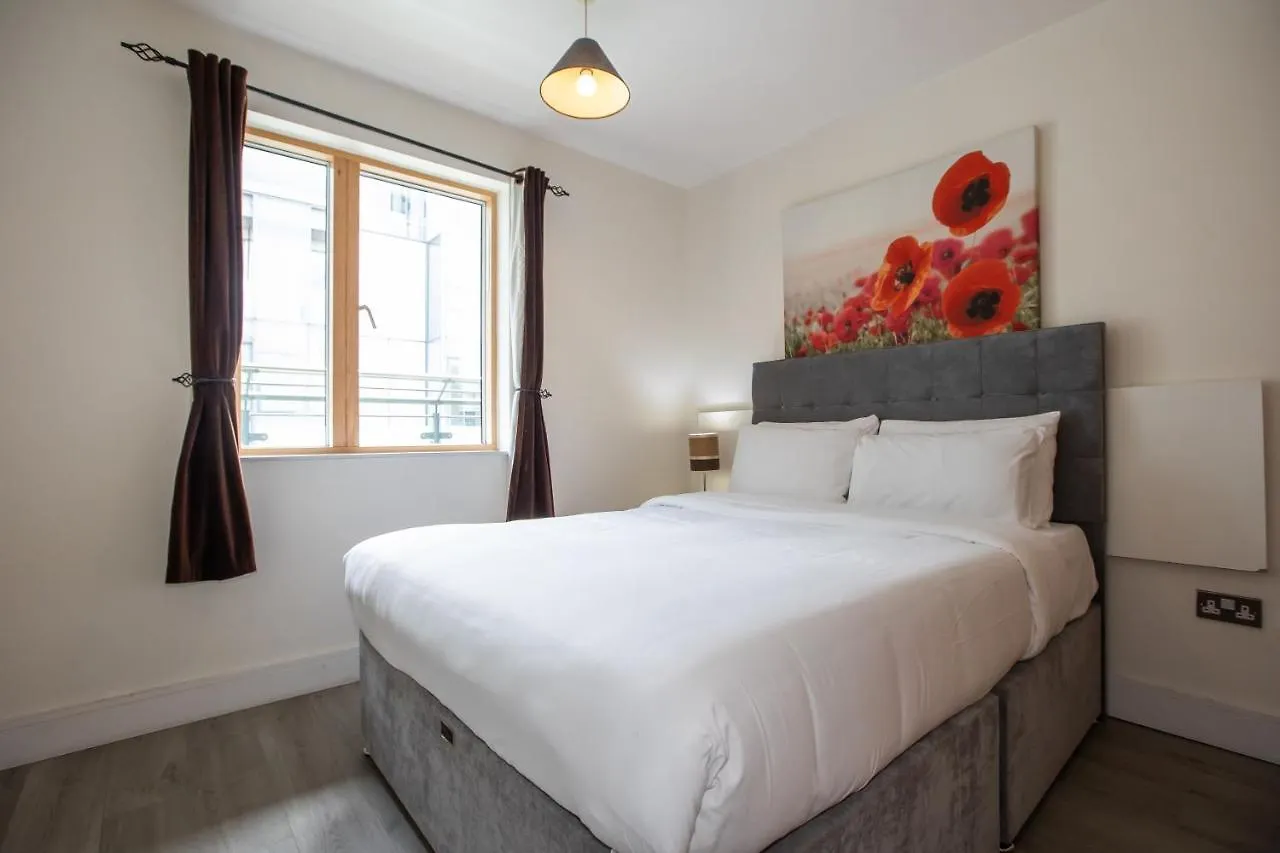 Grand Canal Square Apartments Дублин