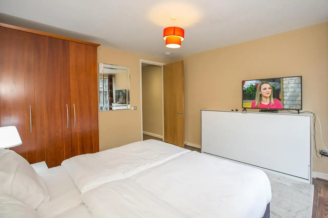 Grand Canal Square Apartments Дублин